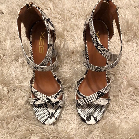 Snakeskin heels - Picture 2 of 3
